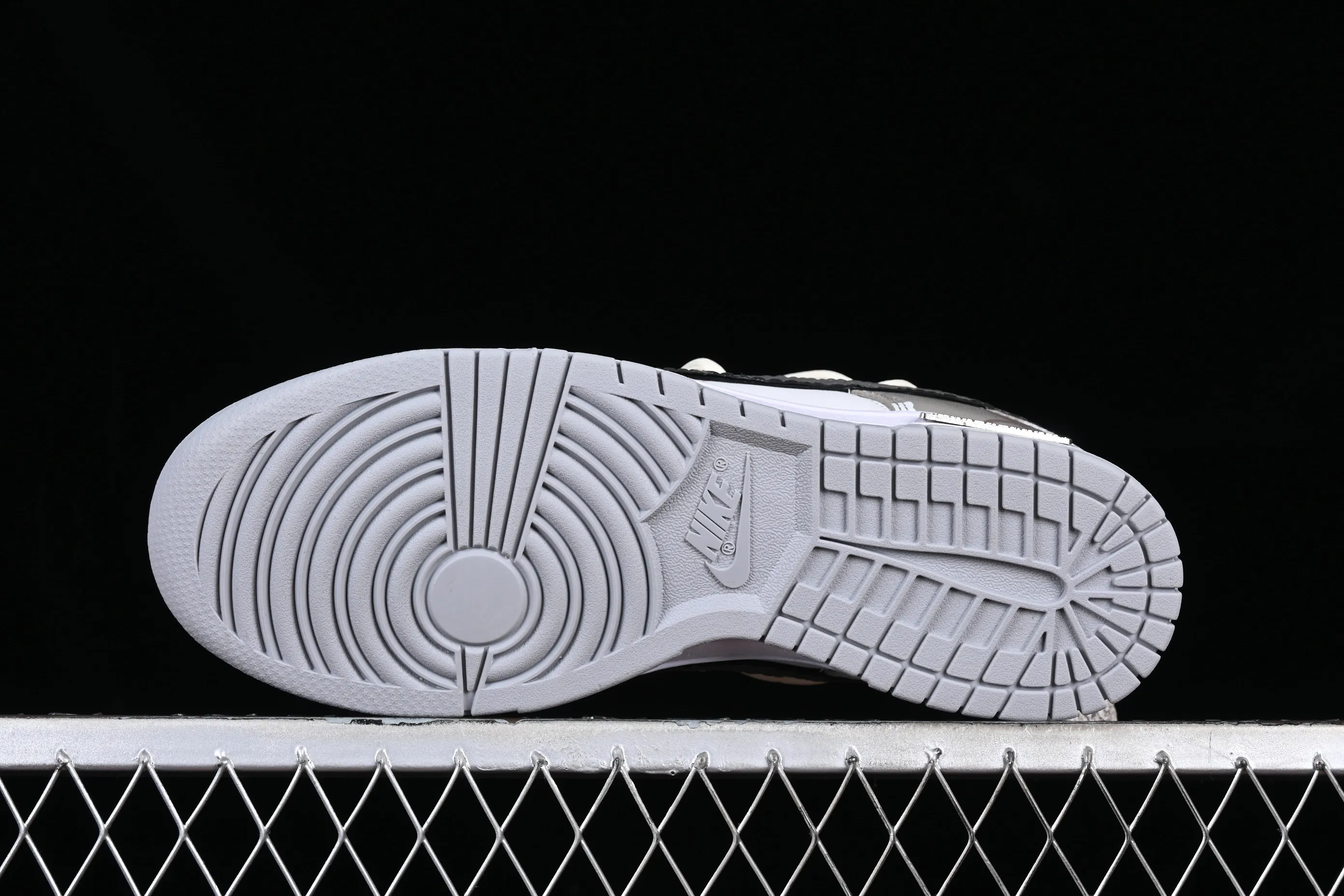 All Categories Nk SB Dunk Series Nk SB Dunk Low Low-top sneakers Customized large box Nk Dunk Low Panda Prank-West Coast Customized version of deconstructed strap retro distressed low-top sneakers DJ6188-003